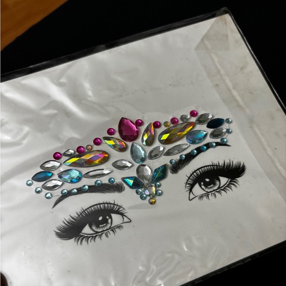 Face Gems, Eyelashes, and Eyeliner Bundle - Picture 4 of 7